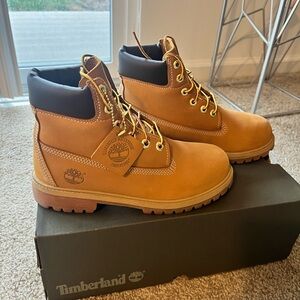 Timberland waterproof 6” boots (like-new)